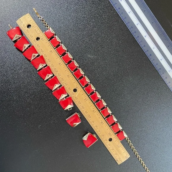 Charel Cherry Red & Silver Thermoset Parure- Necklace, Bracelet, Earrings, 1950s - Picture 15 of 16